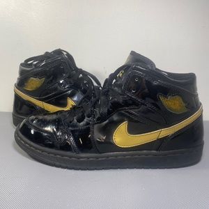 Air Jordan 1 Retro GS 'Metallic Gold Men’s Size 9 030911 PC8
